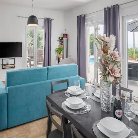 Three Bedroom Villa, Pool, Private Garden Labin (Istria)