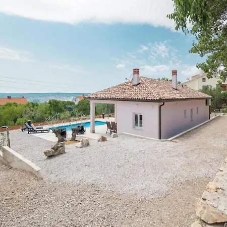 Three Bedroom Villa, Pool, Private Garden Willa