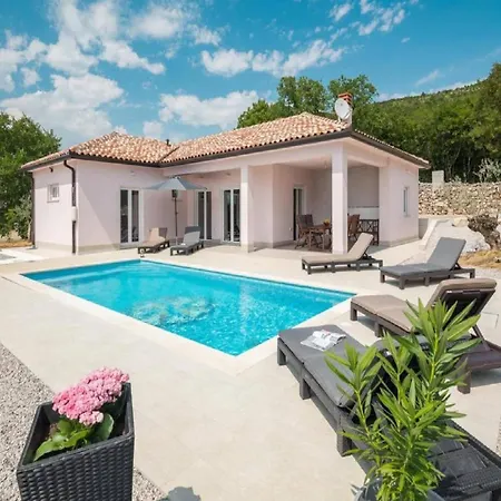 Villa Three Bedroom Villa, Pool, Private Garden