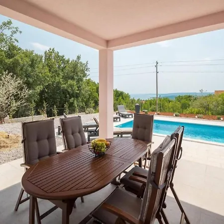 Willa Three Bedroom Villa, Pool, Private Garden