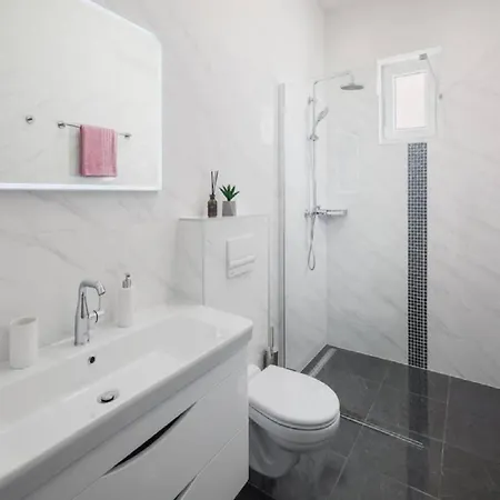 Three Bedroom Villa, Pool, Private Garden